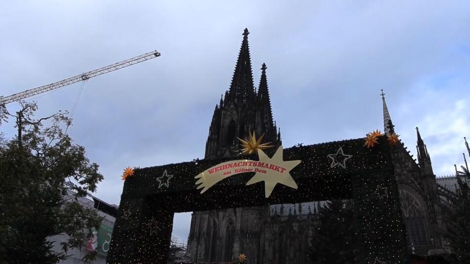 Polizei und Glühweinduft: Kölner Weihnachtsmarkt startet mit verschärften Sicherheitsmaßnahmen