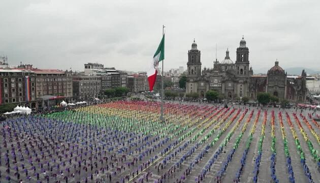 Riesen-Regenbogen für Vielfalt in Mexiko