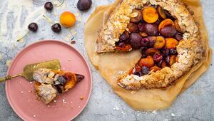 Galette mit Pflaumen, Aprikosen und Kirschen