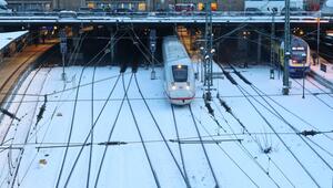 Nach Sturmtief Elli - Bahnverkehr im Norden wieder angelaufen
