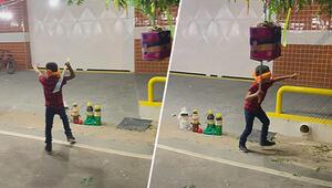 Endgegner Piñata: Junge hat mit verbundenen Augen schwer zu kämpfen