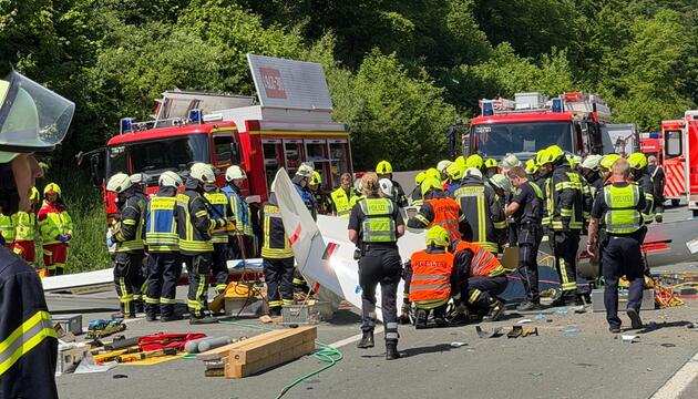 Segelflugzeug stürzt auf A45