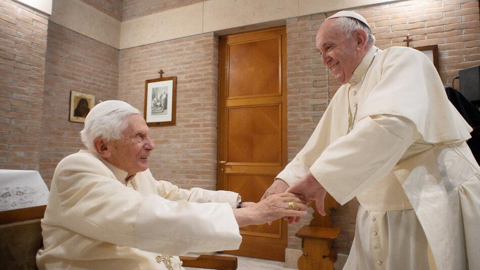 Papst Franziskus hat seinen Vorgänger Benedikt regelmäßig besucht.