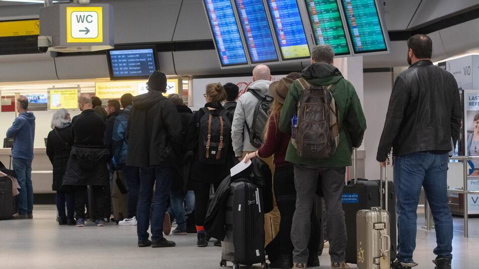 Warning strike at Tegel airport