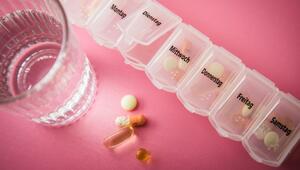 Wochendispenser mit Tabletten