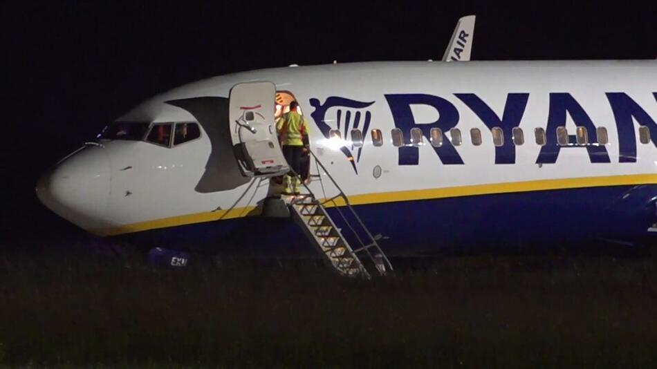 Krankenhaus statt Urlaub: Flugzeug muss wegen Turbulenzen in Bayern landen