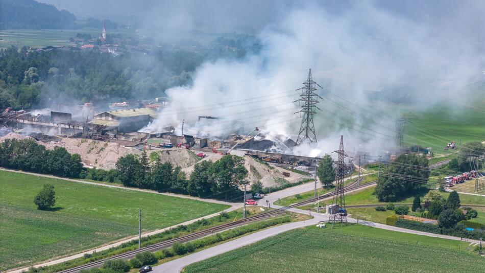 Die Nachlöscharbeiten dauerten bei dem Großbrand Osttirol weiter an