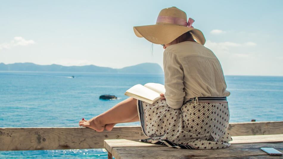 Einer der Reisetrends 2026: Readaways, also Urlaube, bei denen das Lesen im Mittelpunkt steht.