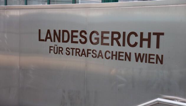 Aufschrift am Landesgericht Wien
