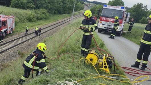 Einsatzkräfte am Unfallort bei Allentsteig