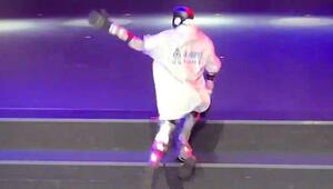 Bünenpleite: Tanzroboter stürzt bei Michael-Jackson-Auftritt in China