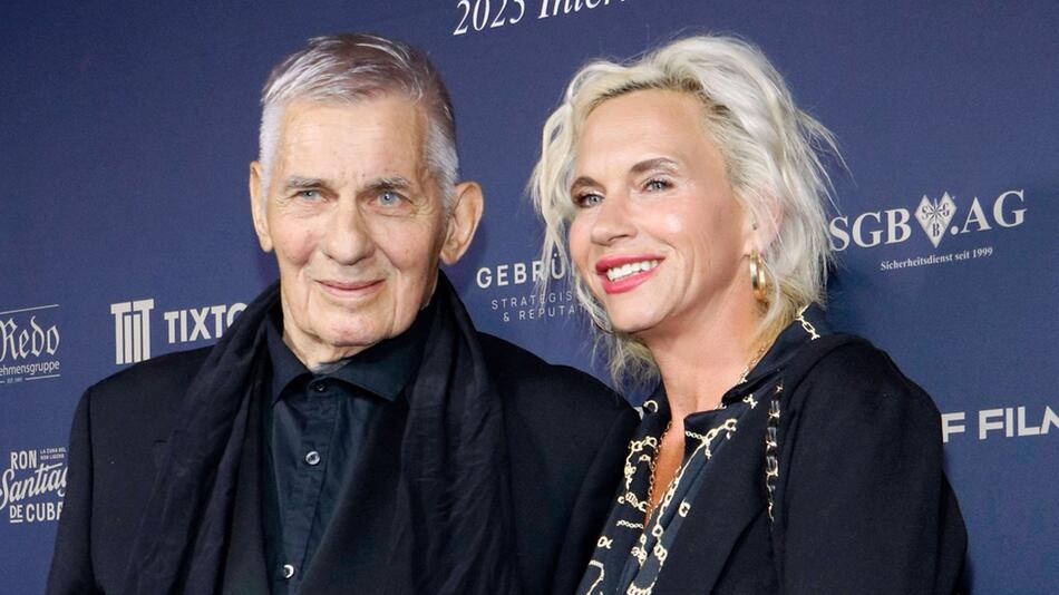 Heinz Hoenig und Annika Kärsten-Hoenig sind seit 2019 verheiratet.