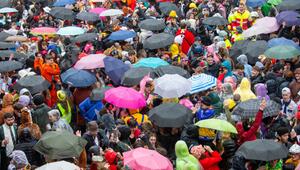 Vereinzelt Regen und milde Temperaturen bis Rosenmontag erwartet.