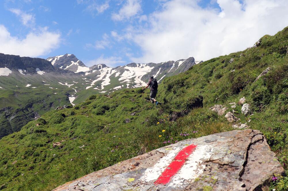 Wegmarkierung im Val Lumnezia