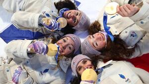 Camille Bened, Océane Michelon, Lou Jeanmonnot und Julia Simon 