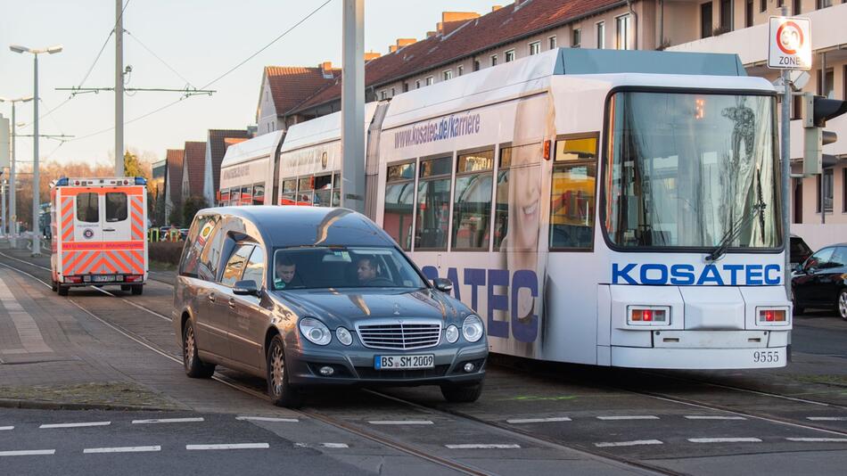 Kind stirbt bei Unfall mit Straßenbahn