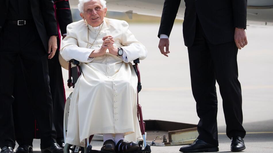 Papst Benedikt reist zurück in den Vatikan