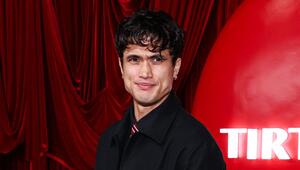 Charles Melton wurde durch die Serie "Riverdale" bekannt.