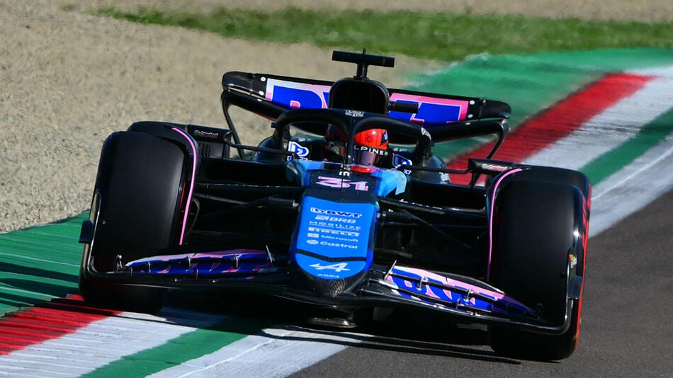 Esteban Ocon in seinem Alpine-Boliden während des Qualifyings in Imola