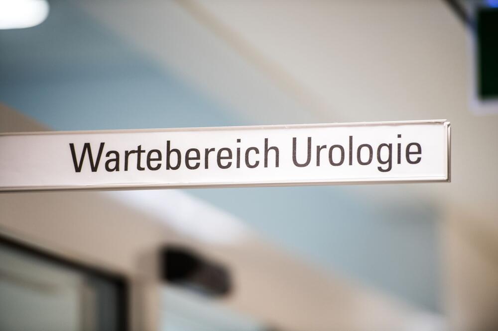 Das Schild für den Wartebereich Urologie