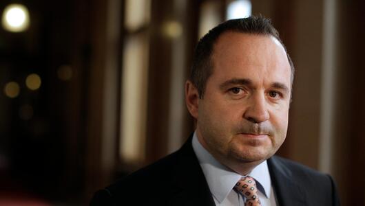 ortet "Ankündigungs-Stakkato"