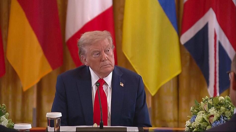 Mikrofon-Panne: Trump verrät Macron unabsichtlich Details zu Putin-Deal