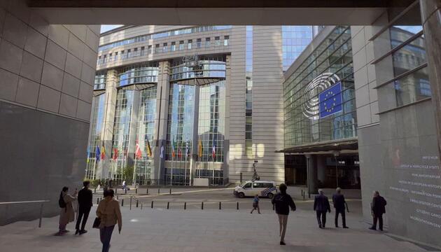 Verbrenner-Comeback? Mehrheit der Deutschen sagt: Ja