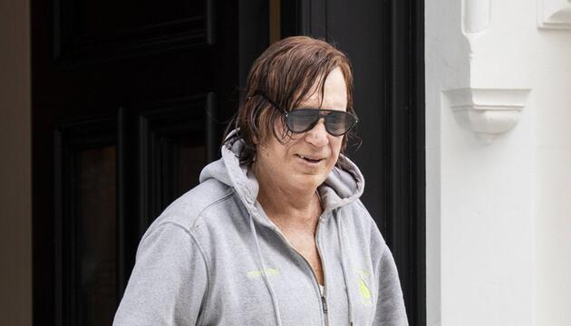 Mickey Rourke schilderte nach dem Gerichtsurteil schlechte Wohnbedingungen im Mietshaus.