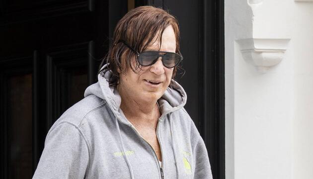 Mickey Rourke schilderte nach dem Gerichtsurteil schlechte Wohnbedingungen im Mietshaus.
