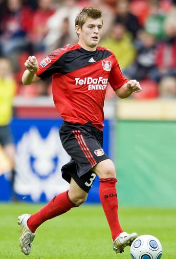 Toni Kroos mit dem Ball am Fuß