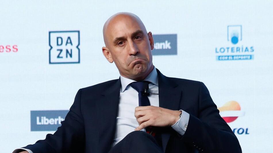 Luis Rubiales wurde schuldig gesprochen, die Fußballspielerin Jenni Hermoso sexuell belästigt zu ...