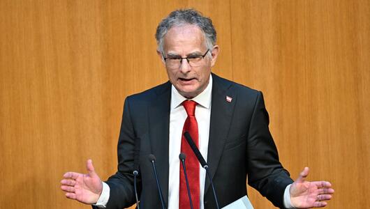 Finanzminister Marterbauer erläutert das Budget