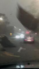 Auf dem Weg nach Hause: Frau erlebt Horrorfahrt durch Tornado