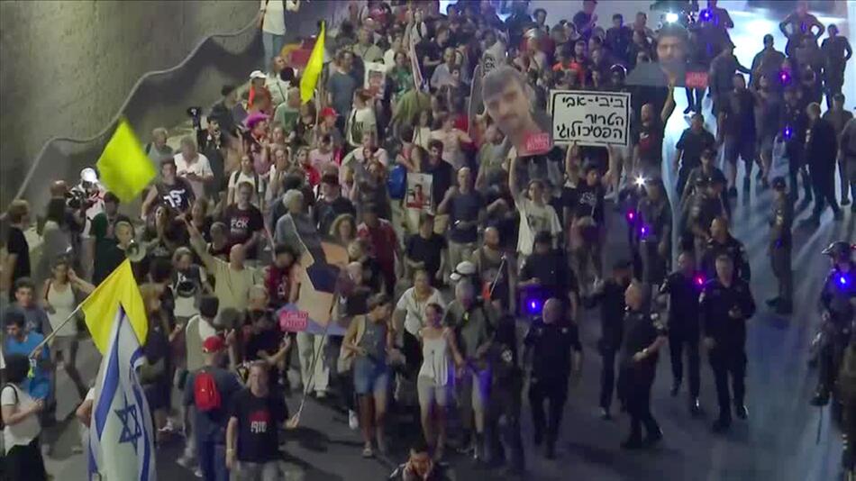 Israel: Demonstranten blockieren Autobahn und fordern Geisel-Deal