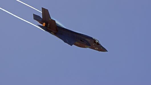 Symbolbild des F-35 Kampfjets der US Army bei einer Flugshow.