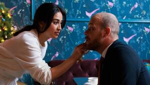 "Unter uns": Zwischen Esma und Tobias kommt es zu einem flirtiven Moment.