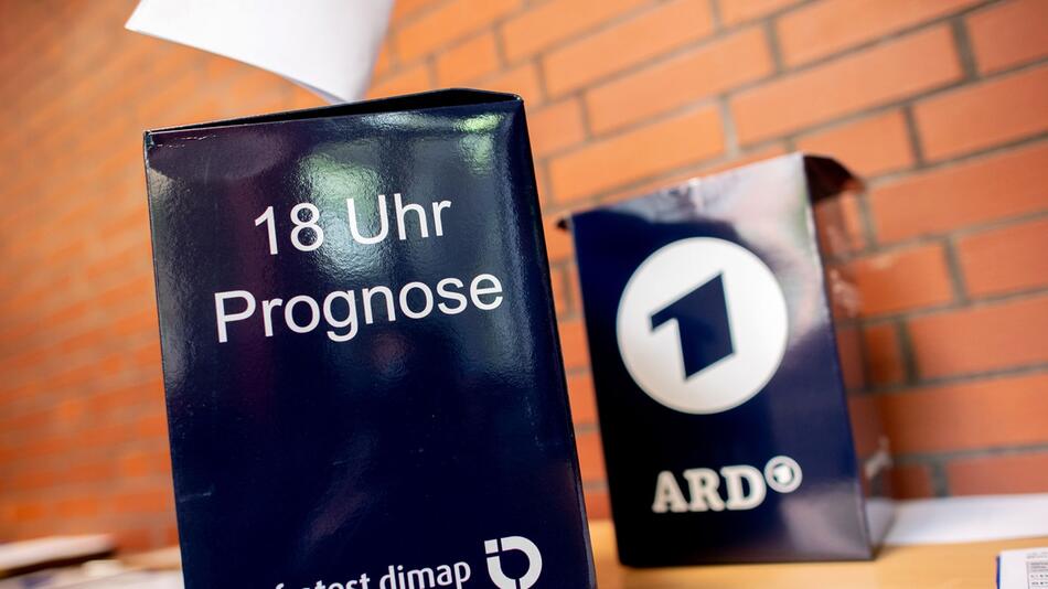 Wahlurnen von Infratest dimap für die Prognose um 18 Uhr