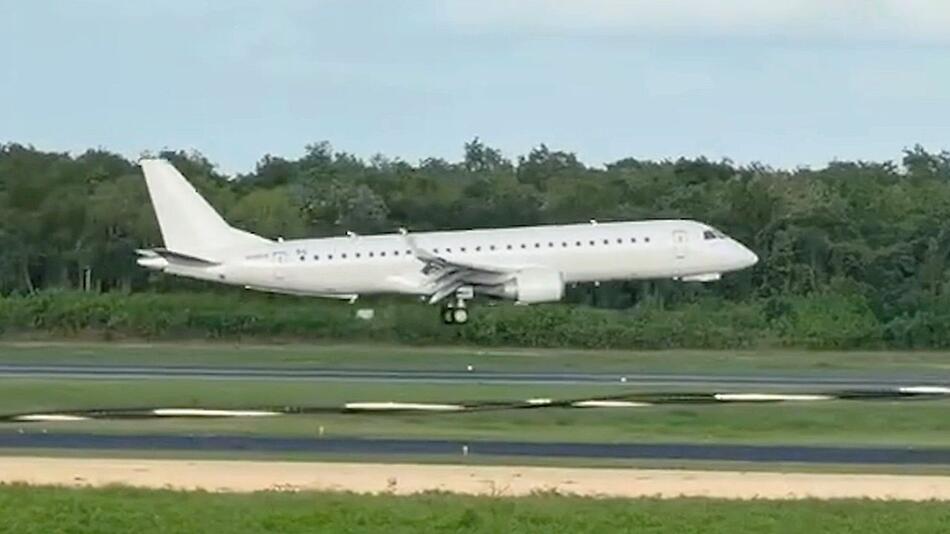 Landung ohne Bugfahrwerk: Bange Sekunden am Flughafen in Santo Domingo