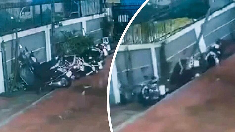 Gehweg bei Regen eingestürzt: Baugrube schluckt Motorroller