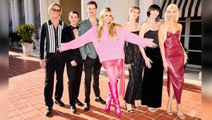 Moritz, Jannik und Pierre (v.l.n.r.) wollen Heidi Klums (M.) neues männliches Topmodel werden ...
