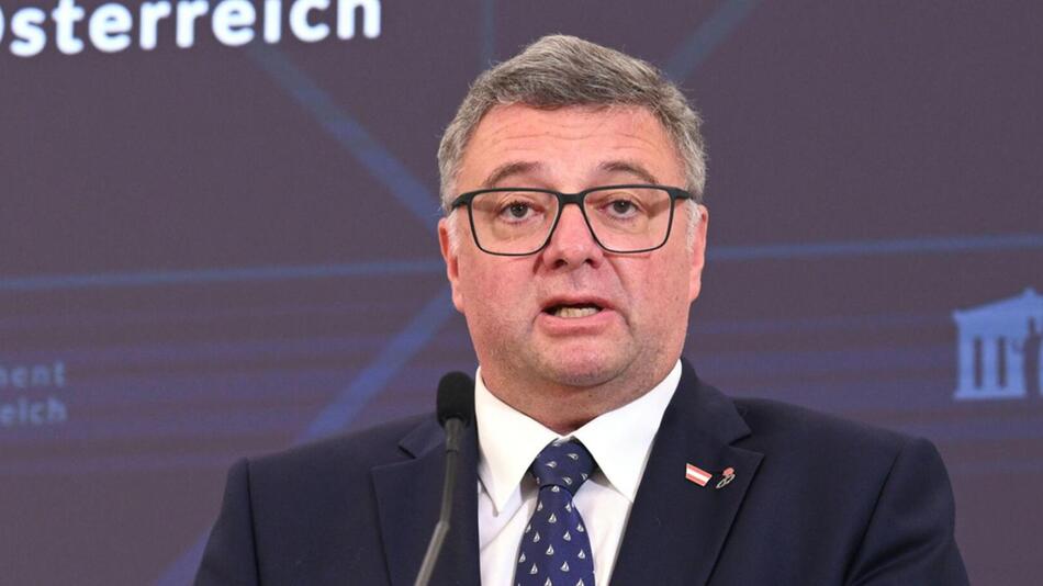 Staatssekretär Jörg Leichtfried bei einer Pressekonferenz im Juni