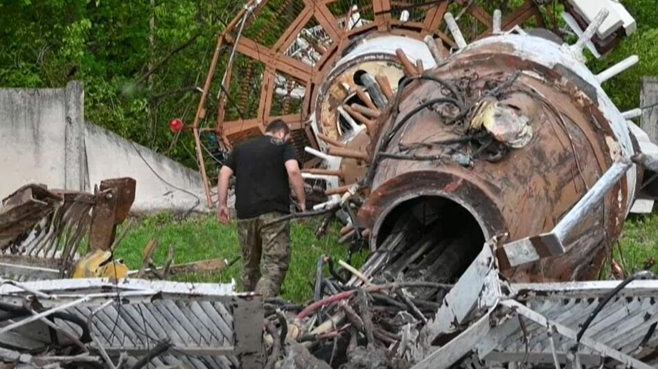 Der Fernsehturm in Charkiw ist nach einem russischen Angriff teilweise eingestürzt.