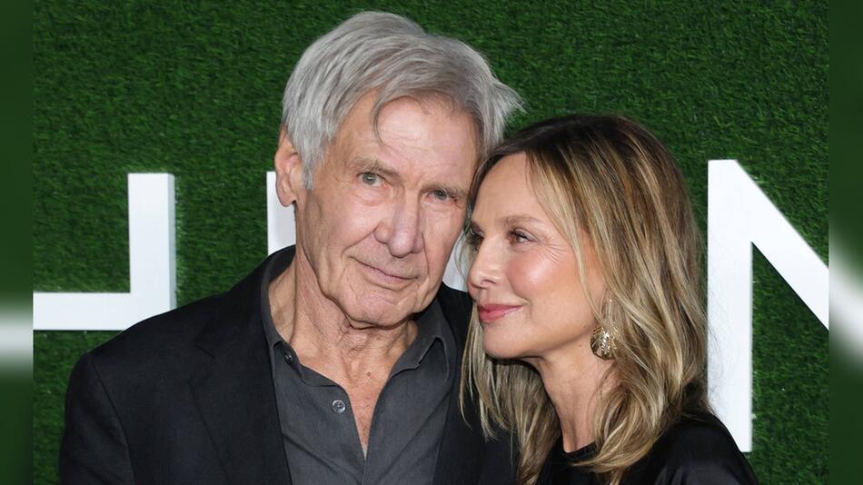 Harrison Ford und Calista Flockhart zeigen sich auch heute noch verliebt wie am ersten Tag.