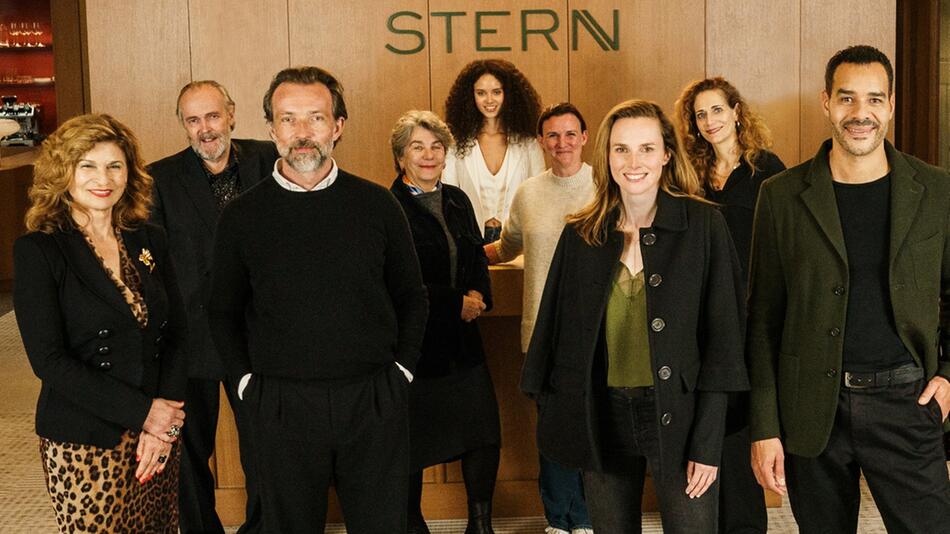 Einige der Mitarbeiter der fiktiven Schauspielagentur "Stern".