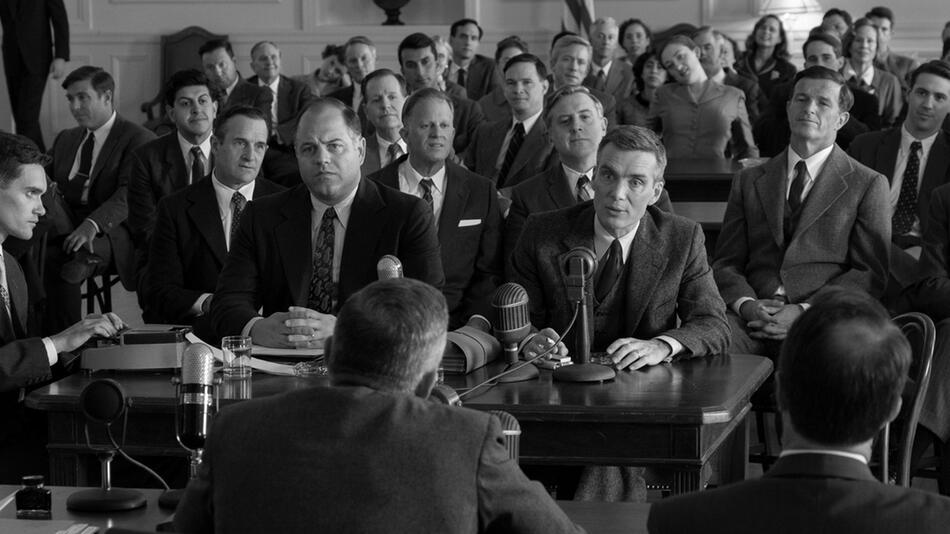 J. Robert Oppenheimer (Cillian Murphy) muss sich nach den Atombombenabwürfen nicht nur vor ...
