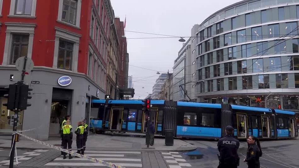 Tram kracht in Osloer Laden: Mehrere Verletzte