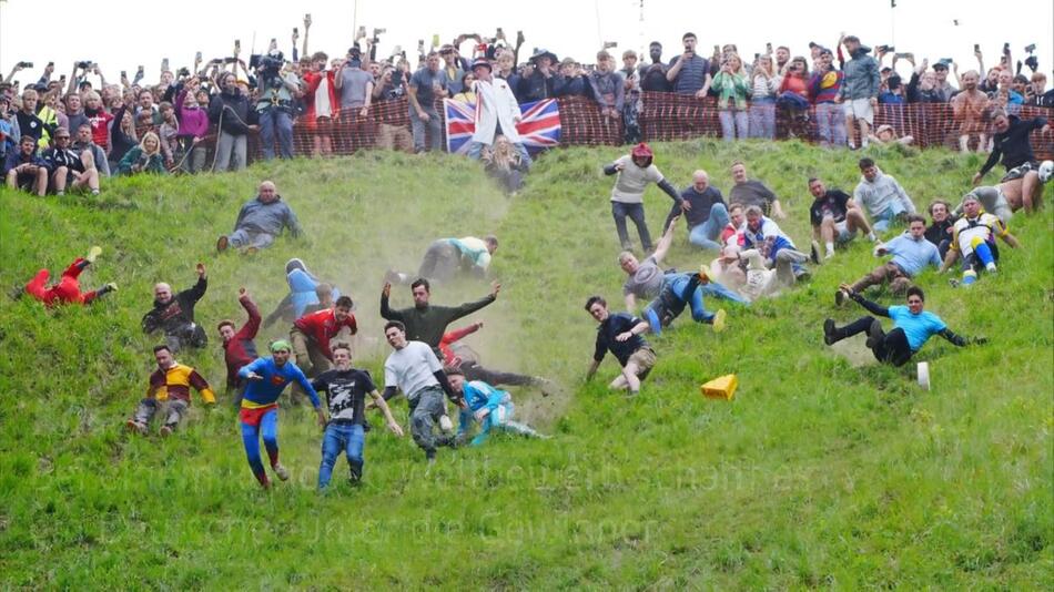 Kurioser Wettbewerb in England: Deutscher gewinnt Käserennen