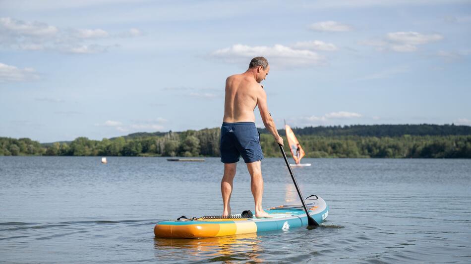 Stand-up-Paddler auf dem Brombachsee