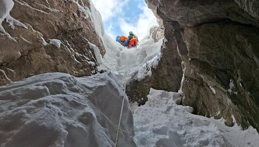 Rettung eines Skitourengehers nach Sturz in Doline