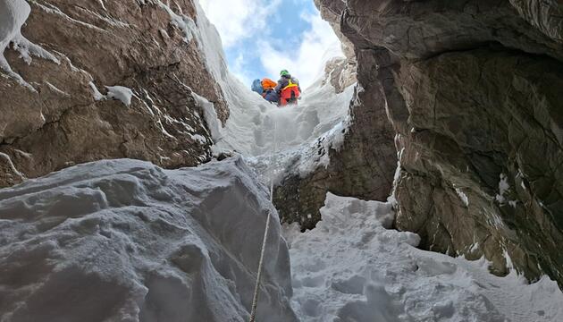 Rettung eines Skitourengehers nach Sturz in Doline